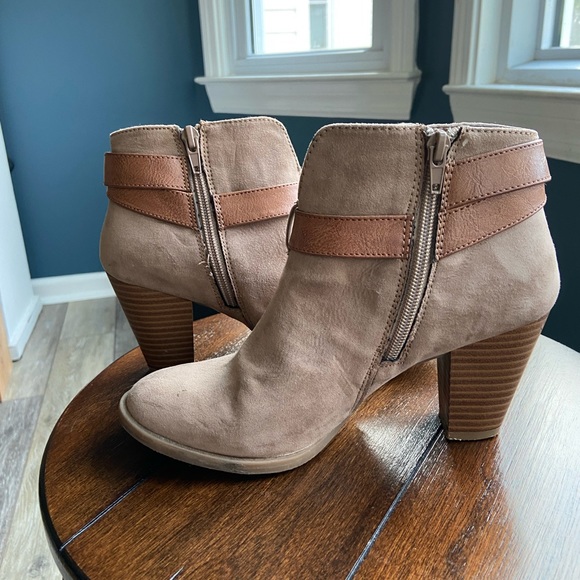 Francesca’s Cadence Tan and Brown Booties- Size 7 - Picture 5 of 11